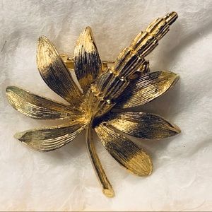 Vintage Brooch Pin Gold Tone